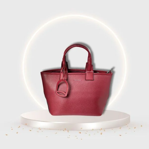 กระเป๋าถือผู้หญิงรุ่น  CHRIS KALLA หมายเลขรุ่น3329# ซึ่งเป็นกระเป๋าทรงแข็ง  ที่ดีไซน์เรียบหรู