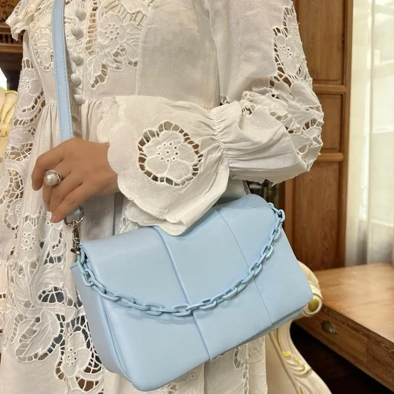 กระเป๋าแฟชั่น รุ่น 88027# ทรง Soft Box พับฝา ดีไซน์เรียบหรู สายหูจับหนานุ่ม สายสะพายปรับได้